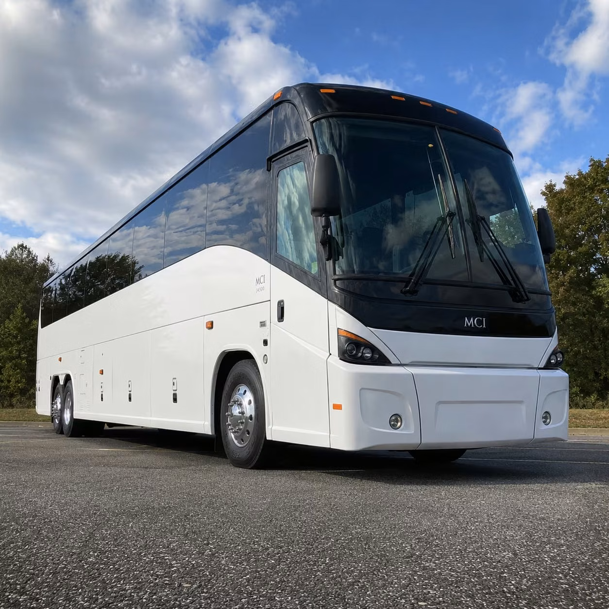 cedar rapids corporate groups rely on charter buses for seamless airport connections