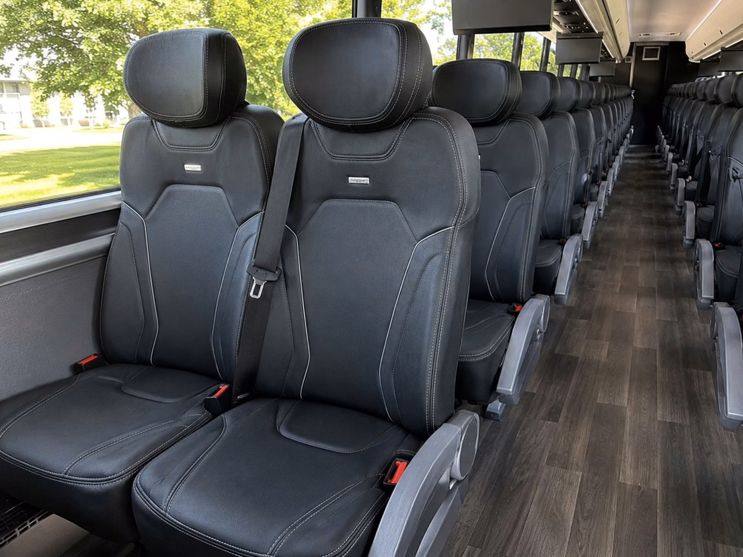 shuttle your wedding guests between cedar rapids hotels and your venue without a hitch